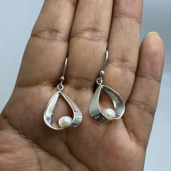 925 Silver Dangle Pearl Moon Earrings Minimalist Modern Handmade in Mexico - Picture 1 of 8